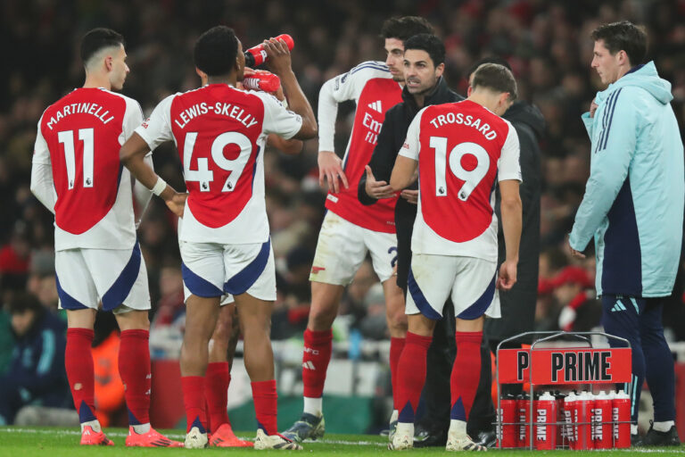 Mikel Arteta manager of Arsenal talks to his players during the Premier League match Arsenal vs Ipswich Town at Emirates Stadium, London, United Kingdom, 27th December 2024

(Photo by Izzy Poles/News Images) in London, United Kingdom on 12/27/2024. (Photo by Izzy Poles/News Images/Sipa USA)
2024.12.27 London
pilka nozna liga angielska
Arsenal - Ipswich Town
Foto Izzy Poles/News Images/SIPA USA/PressFocus

!!! POLAND ONLY !!!