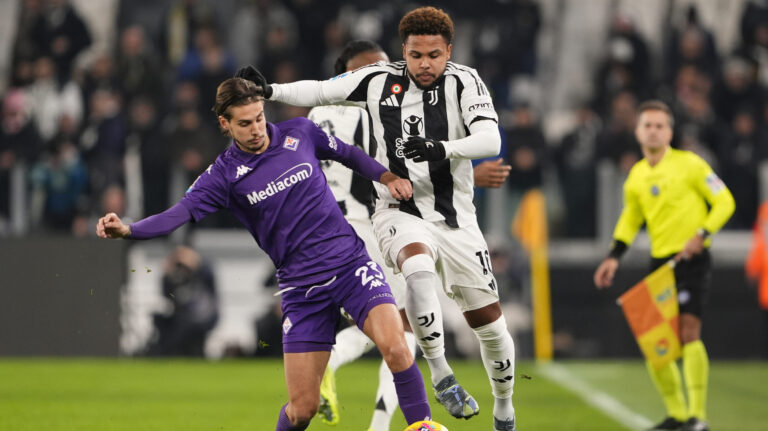 Fiorentina&#039;s Andrea Colpani fights for the ball with -j167-during the Serie A soccer match between Juventus and Fiorentina at the Juventus Stadium in Turin, north west Italy - December 29, 2024. Sport - Soccer FC (Photo by Fabio Ferrari/LaPresse) (Photo by Fabio Ferrari/LaPresse/Sipa USA)
2024.12.29 Torino
pilka nozna liga wloska
Juventus FC - AFC Fiorentina
Foto Fabio Ferrari/LaPresse/SIPA USA/PressFocus

!!! POLAND ONLY !!!