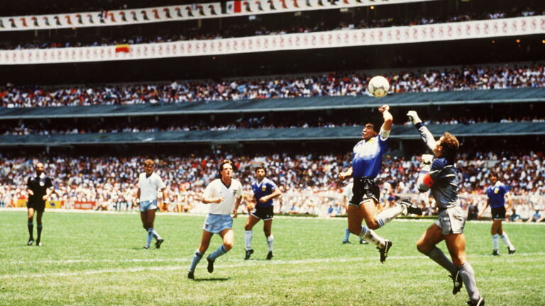 June 21, 1986 - 860621 VM, kvartsfinal, England - Argentina: Diego Maradona och Peter Shilton.© Bildbyran - © 3,Image: 290409898, License: Rights-managed, Restrictions: * Austria, France, Holland, Norway, Sweden, OUT *, Model Release: no, Credit line: Bildbyran / Zuma Press / Forum