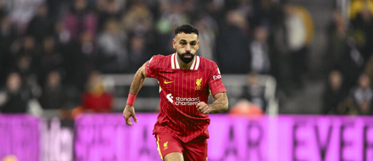 St. James Park NEWCASTLE, ENGLAND - DECEMBER 04: Mohamed Salah of Liverpool runs with the ball during the Premier League 2024/25 Matchweek 14 match between Newcastle United and Liverpool FC at St. James Park, on December 04, 2024 in Newcastle, England. Copyright: xRichardxCallis/SPPx spp-en-RiCa-RC4_RIC_Newcastle_Liverpool_04Dec2024_EN341,Image: 943048262, License: Rights-managed, Restrictions: PUBLICATIONxNOTxINxBRAxMEX, Model Release: no, Credit line: Richard Callis/SPP / imago sport / Forum