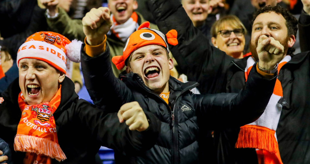 Sky Bet League 1 Reading v Blackpool Blackpool fans celebrate during the Sky Bet League 1 match Reading vs Blackpool at Select Car Leasing Stadium, Reading, United Kingdom, 14th December 2024 Photo by Reading Select Car Leasing Stadium Berkshire United Kingdom Copyright: xIzzyxPoles/NewsxImagesx,Image: 946825264, License: Rights-managed, Restrictions: , Model Release: no, Credit line: Izzy Poles/News Images / imago sport / Forum