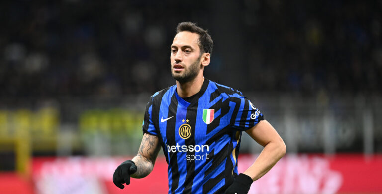 December 23, 2024, Milan, Milan, Italy: Hakan CALHANOGLU (Inter)  during  Inter - FC Internazionale vs Como 1907, Italian soccer Serie A match in Milan, Italy, December 23 2024,Image: 950024871, License: Rights-managed, Restrictions: * Italy Rights Out *, Model Release: no, Credit line: Gianluca Ricci/Ipa Sport / Ipa-A / Zuma Press / Forum