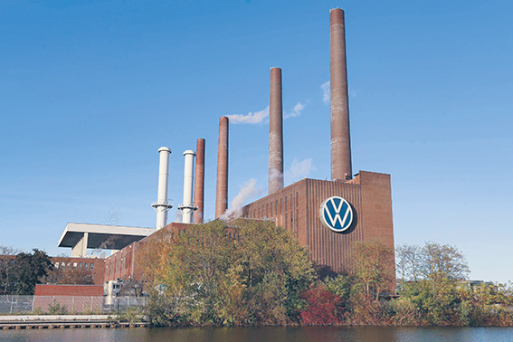 Aussenansicht des Volkswagen-Werks in Wolfsburg, Aussenansicht, Volkswagen-Werk Wolfsburg, Volkswagen-Werk am 03. November 2024 in Wolfsburg, Deutschland. Foto von Marco Steinbrenner/DeFodi Images Exterior view of the Volkswagen plant in Wolfsburg, Aussenansicht, Volkswagen-Werk Wolfsburg, Volkswagen-Werk, November 3, 2024 in Wolfsburg, Germany. Photo by Marco Steinbrenner/DeFodi Images Defodi-700_vw_werk_wolfsburg_20241103_033 *** Exterior view of the Volkswagen plant in Wolfsburg, Exterior view, Volkswagen plant Wolfsburg, Volkswagen plant on November 03, 2024 in Wolfsburg, Germany Photo by Marco Steinbrenner DeFodi Images Exterior view of the Volkswagen plant in Wolfsburg, Exterior view, Volkswagen plant Wolfsburg, Volkswagen plant Defodi-700