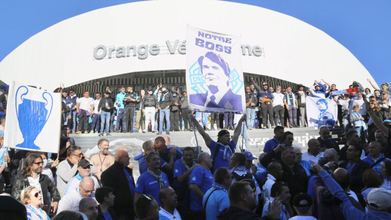 Marseille&#039;s supporters pay tribute to Bernard Tapie former owner of the French football club Olympique Marseille (OM) in  at The Velodrome Stadium, in Marseille, south-eastern France, on October 7, 2021
2021.10.08 Marsylia
Pi?ka nozna
Pogrzeb Bernard Tapie
Foto Frederic MUNSCH/SIPA/PressFocus

!!! POLAND ONLY !!!