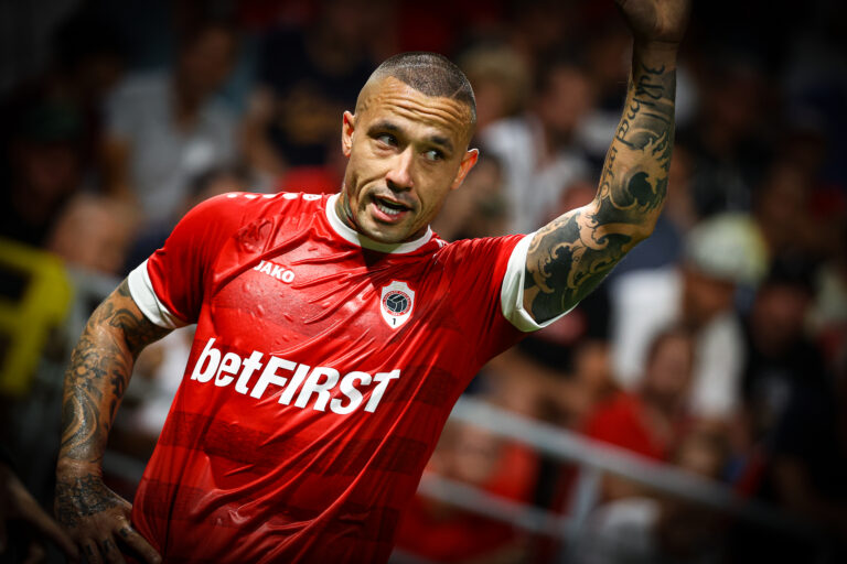 Antwerp&#039;s Radja Nainggolan pictured during a soccer game between Belgian Royal Antwerp FC and Turkish Istanbul Basaksehir FK, Thursday 25 August 2022 in Antwerp, the return game of the play-off for the UEFA Conference League competition. BELGA PHOTO DAVID PINTENS (Photo by DAVID PINTENS/Belga/Sipa USA)
2022.08.25 Antwerpia
pilka nozna liga konferencji
Royal Antwerp FC - Istanbul Basaksehir FK
Foto DAVID PINTENS/Belga/SIPA USA/PressFocus

!!! POLAND ONLY !!!