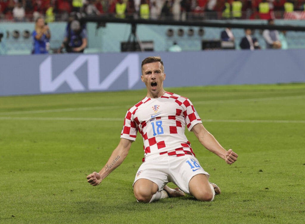 Mislav Orsic of Croatia celebrates after scoring his sides second goal during the 2022 FIFA World Cup Third place play-off match between Croatia and Morocco at Khalifa International Stadium, Al-Rayyan
Picture by Paul Chesterton/Focus Images Ltd +44 7904 640267
17/12/2022

2022.12.17 Al-Rayyan
pilka nozna Mistrzostwa Swiata Katar 2022
Chorwacja - Maroko
Foto Paul Chesterton/Focus Images/MB Media/PressFocus

!!! POLAND ONLY !!!