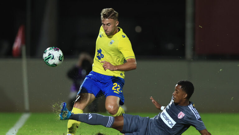 Vila das Aves, 09/26/2023 - Aves Futebol SAD hosted Futebol Clube de Arouca this evening, at the Clube Desportivo das Aves Stadium, in a game counting for the 1st Round of the 3rd Phase of the 2023/2024 League Cup. Bogdan Milovanov; Carlos Daniel (Miguel Pereira/Global Images/Sipa USA)
2023.09.26 Vila das Aves
pilka nozna Puchar Ligi Portugalskiej
Avs FS - FC Arouca
Foto Global Images/SIPA USA/PressFocus

!!! POLAND ONLY !!!