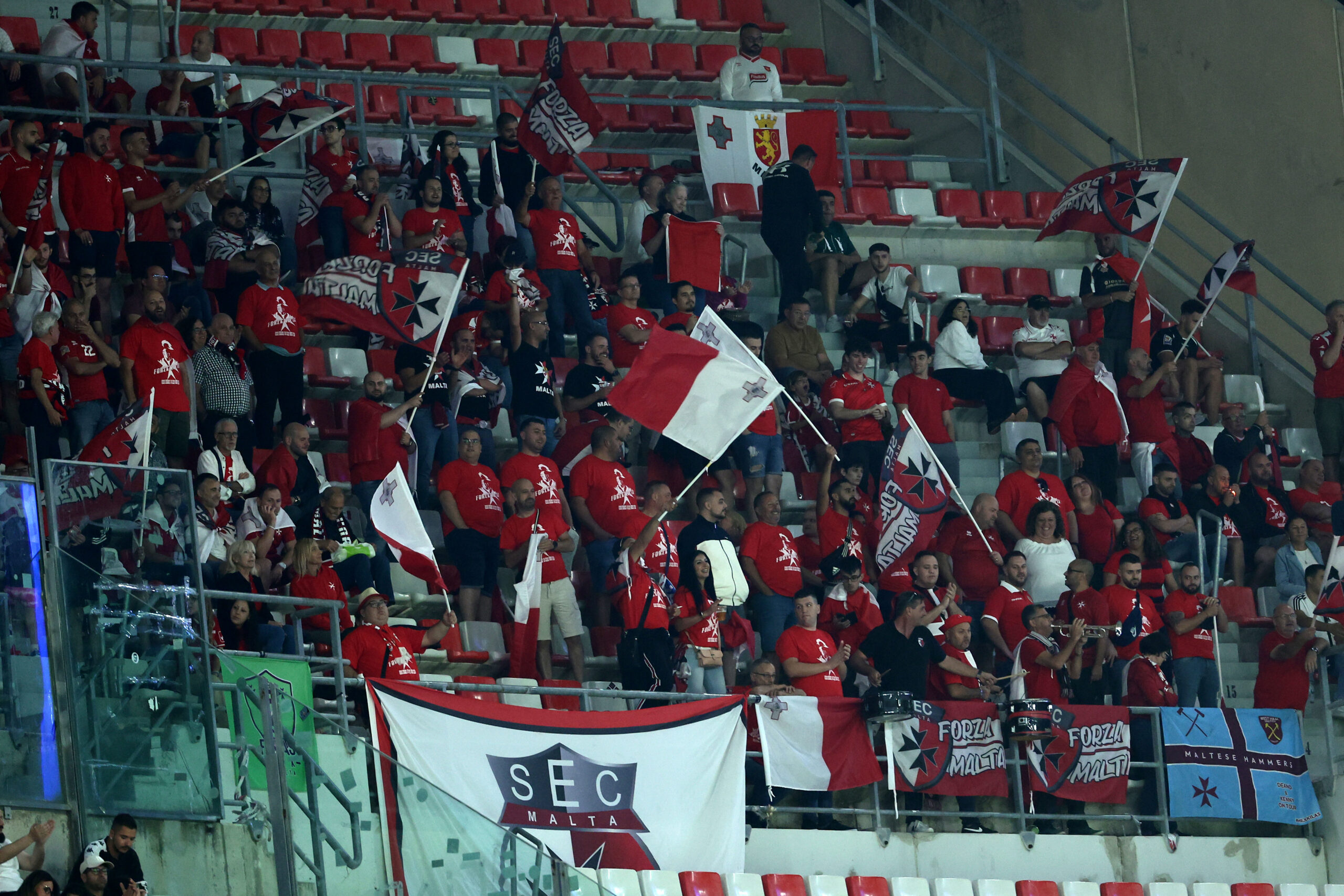 Malta supporters cheer on during the Euro 2024 Qualifiers 2024 Group C football match between Italy and Malta at San Nicola stadium in Bari (Italy), October 14th, 2023./Sipa USA *** No Sales in Italy ***
2023.10.14 Bari
pilka nozna kwalifikacje do mistrzostw Europy
Wlochy - Malta
Foto Cesare Purini/Insidefoto/SIPA USA/PressFocus

!!! POLAND ONLY !!!