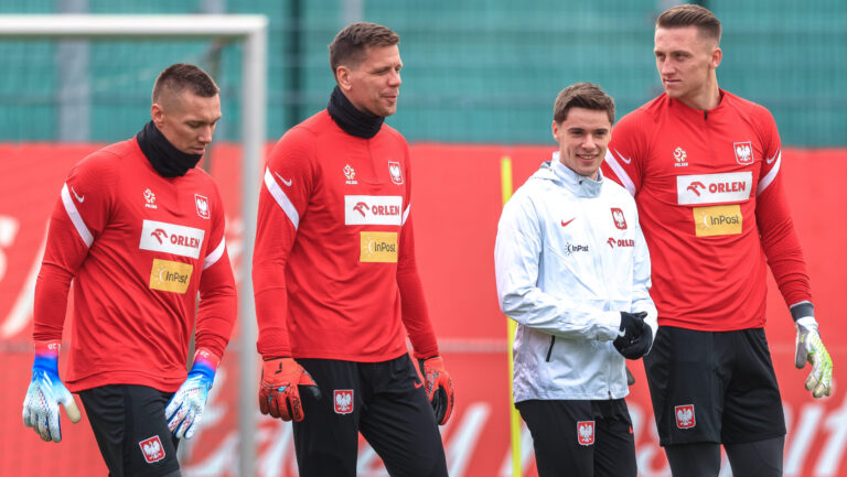 14.11.2023 Warszawa
Pilka nozna
Reprezentacja Polski
Trening Reprezentacji Polski
n/z Lukasz Skorupski, Wojciech Szczesny, Marcin Bulka, Nicola Zalewski
Foto Adam Starszynski / PressFocus

14.11.2023 Warsaw
Football
Polish National Team training session
Lukasz Skorupski, Wojciech Szczesny, Marcin Bulka, Nicola Zalewski
Credit Adam Starszynski / PressFocus