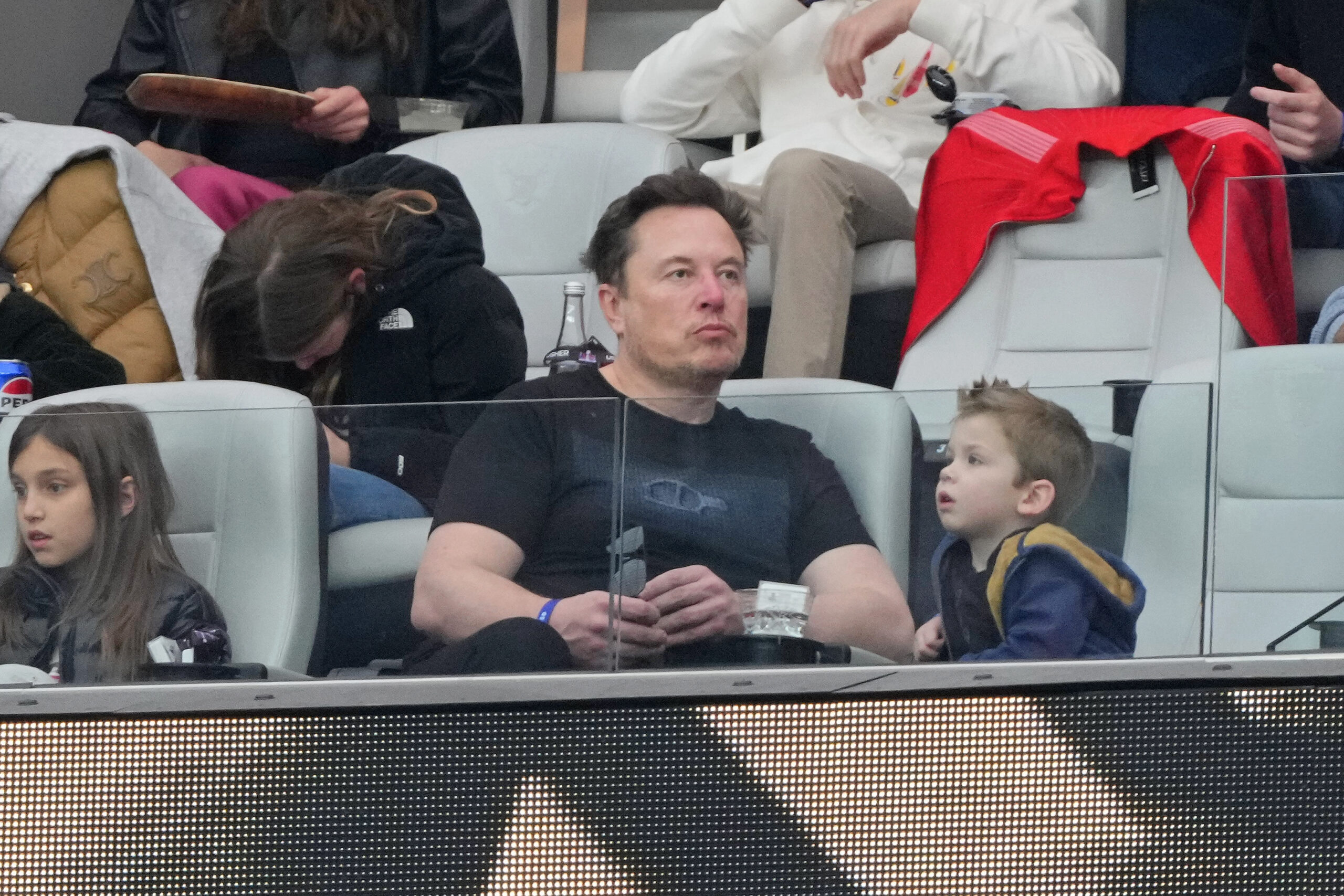 Feb 11, 2024; Paradise, Nevada, USA; Elon Musk looks on before Super Bowl LVIII between the San Francisco 49ers and the Kansas City Chiefs at Allegiant Stadium. Mandatory Credit: Kyle Terada-USA TODAY Sports/Sipa USA 

2024.02.11 Paradise
futbol amerykanski , amerykanska liga futbolu NFL
Super Bowl LVIII
Foto Kyle Terada-USA TODAY Sports/SIPA USA/PressFocus

!!! POLAND ONLY !!!