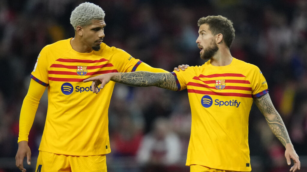 Ronald Araujo and Inigo Martinez of FC Barcelona during the La Liga EA Sports, date 29 between Atletico de Madrid and FC Barcelona played at Civitas Metropolitano Stadium on March 17, 2024 in Madrid, Spain. (Photo by Cesar Cebolla / pressinphoto / Sipa USA)PHOTO)
2024.03.17 Madryt
pilka nozna liga hiszpanska
Atletico Madryt - FC Barcelona
Foto Cesar Cebolla/pressinphoto/SIPA USA/PressFocus

!!! POLAND ONLY !!!