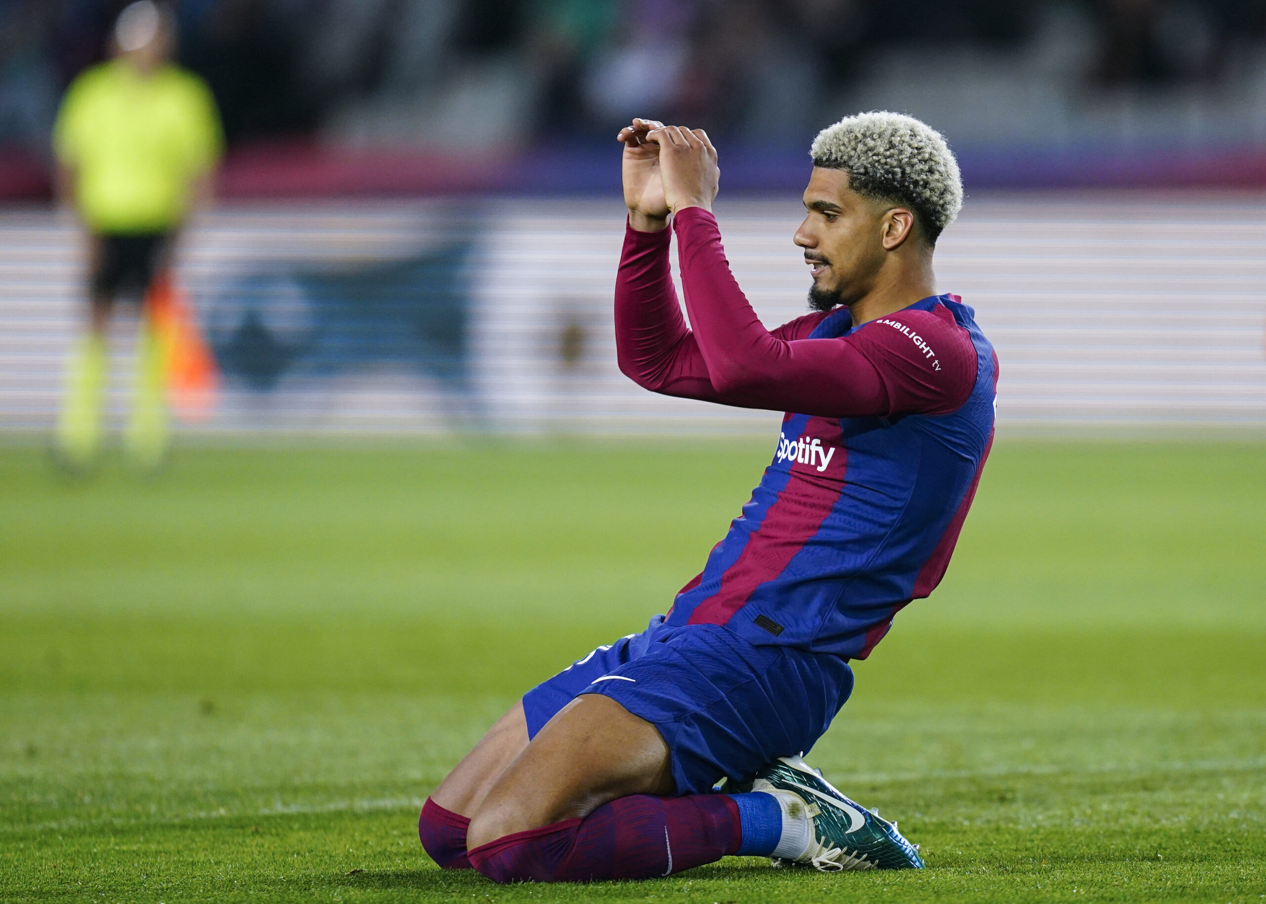 Ronald Araujo of FC Barcelona during the La Liga EA Sports match between FC Barcelona and Valencia CF and played at Lluis Companys Stadium on April 29, 2024 in Barcelona, Spain. (Photo by Sergio Ruiz / pressinphoto / Sipa USA)PHOTO)
2024.04.29 Barcelona
pilka nozna , liga hiszpanska
FC Barcelona - Valencia CF
Foto Sergio Ruiz/pressinphoto/SIPA USA/PressFocus

!!! POLAND ONLY !!!