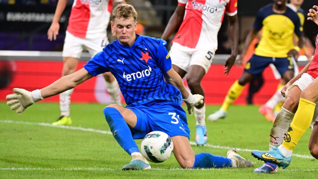 Slavia Prague&#039;s Antonin Kinsky and Union&#039;s Dennis Eckert Ayensa fight for the ball during a soccer game between Belgian Royale Union Saint-Gilloise and Czech SK Slavia Praha, on Tuesday 13 August 2024 in Anderlecht, Brussels, the return leg of the third qualifying round for the UEFA Champions League competition. Praha won the first leg 3-1. BELGA PHOTO LAURIE DIEFFEMBACQ (Photo by LAURIE DIEFFEMBACQ/Belga/Sipa USA)
2024.08.13 Bruksela
pilka nozna liga mistrzow
Royale Union Saint-Gilloise - SK Slavia Praga
Foto Belga/SIPA USA/PressFocus

!!! POLAND ONLY !!!