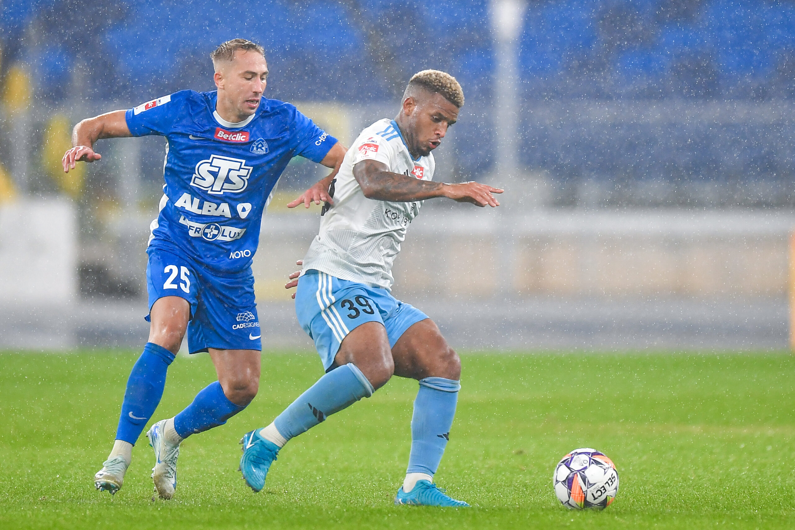 2024.10.04 Chorzow
Pilka nozna Pierwsza Liga Betclic 1 Liga Sezon 2024/2025
Ruch Chorzow - Kotwica Kolobrzeg
N/z Denis Ventura, Jonathan Luiz Moreira Rosa Junior
Foto Marcin Bulanda / PressFocus

2024.10.04 Chorzow
Football Polish Betclic First I League Season 2024/2025
Ruch Chorzow - Kotwica Kolobrzeg
Denis Ventura, Jonathan Luiz Moreira Rosa Junior
Credit: Marcin Bulanda / PressFocus