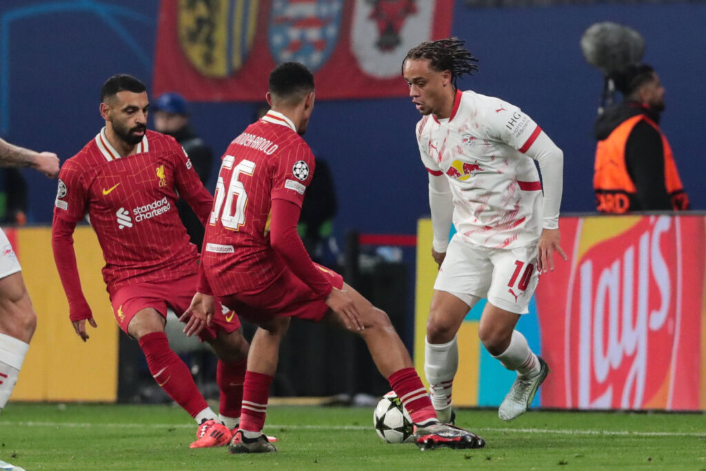 Xavi Simons RB Leipzig,10 gegen Trent Alexander Arnold FC Liverpool,66 und Mohamed Salah FC Liverpool,11 - Champions League Ligaphase Saison 2024-2025 RB Leipzig vs. FC Liverpool in der Red Bull Arena in Leipzig - Aktion,Fussball,Deutschland,Mann,Manner,23.10.2024 *** Xavi Simons RB Leipzig,10 vs Trent Alexander Arnold Liverpool FC,66 and Mohamed Salah Liverpool FC,11 Champions League league phase season 2024 2025 RB Leipzig vs Liverpool FC at the Red Bull Arena in Leipzig Action,Football,Germany,Man,Men,23 10 2024
2024.10.23 Lipsk
pilka nozna liga mistrzow
RB Lipsk - FC Liverpool
Foto IMAGO/PressFocus

!!! POLAND ONLY !!!