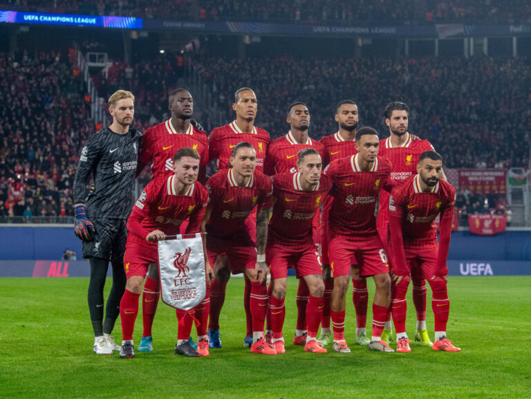 Fussball, Herren, Saison 2024/2025, Champions League Ligaphase, 3. Spieltag, RB Leipzig - FC Liverpool, Mannschaftsfoto Liverpool, hinten v. l. Torwart Caoimhin Kelleher, Ibrahima Konate, Virgil van Dijk, Ryan Gravenberch, Cody Gakpo, Dominik Szoboszlai, vorn v. l. Alexis Mac Allister, Darwin Nunez, Konstantinos Tsimikas, Trent Alexander-Arnold, Mohamed Salah alle FC Liverpool, 23.10.2024, *** Football, Men, Season 2024 2025, Champions League League Phase, Matchday 3 , RB Leipzig FC Liverpool, Team photo Liverpool, back from left goalkeeper Caoimhin Kelleher, Ibrahima Konate, Virgil van Dijk, Ryan Gravenberch, Cody Gakpo, Dominik Szoboszlai, front from left Alexis Mac Allister, Darwin Nunez, Konstantinos Tsimikas, Trent Alexander Arnold, Mohamed Salah all Liverpool FC , 23 10 2024, Copyright: xSebastianxRappold/MatthiasxKochx
2024.10.23 Lipsk
pilka nozna liga mistrzow
RB Lipsk - FC Liverpool
Foto IMAGO/PressFocus

!!! POLAND ONLY !!!