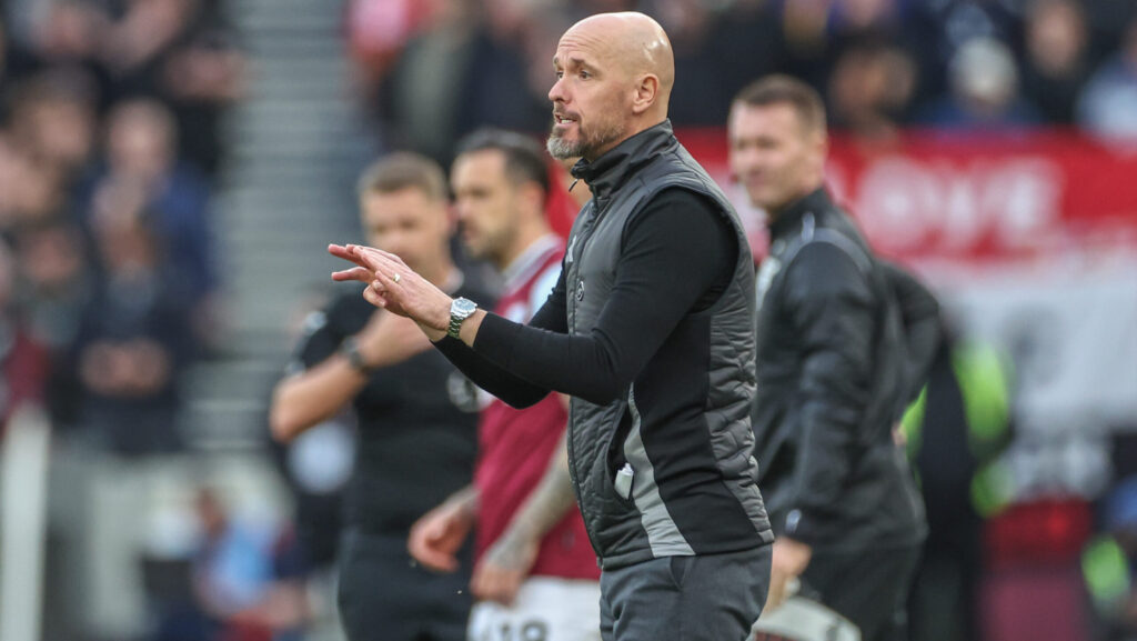 Erik ten Hag manager of Manchester United gives his team instructions during the Premier League match West Ham United vs Manchester United at London Stadium, London, United Kingdom, 27th October 2024

(Photo by Mark Cosgrove/News Images) in London, United Kingdom on 10/27/2024. (Photo by Mark Cosgrove/News Images/Sipa USA)
2024.10.27 Londyn
pilka nozna liga angielska
West Ham United - Manchester United
Foto Mark Cosgrove/News Images/SIPA USA/PressFocus

!!! POLAND ONLY !!!