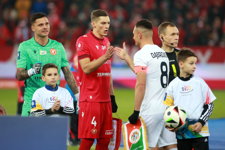 2024.11.09 Lodz
pilka nozna PKO Ekstraklasa sezon 2024/2025 
Widzew Lodz - Zaglebie lubin
N/z Mateusz Zyro Damian Dabrowski
Foto Artur Kraszewski / PressFocus 

2024.11.09  Lodz 
Football - Polish PKO Ekstraklasa season 2024/2025 
Widzew Lodz - Zaglebie Lubin
JMateusz Zyro Damian Dabrowski
Credit: Artur Kraszewski / PressFocus