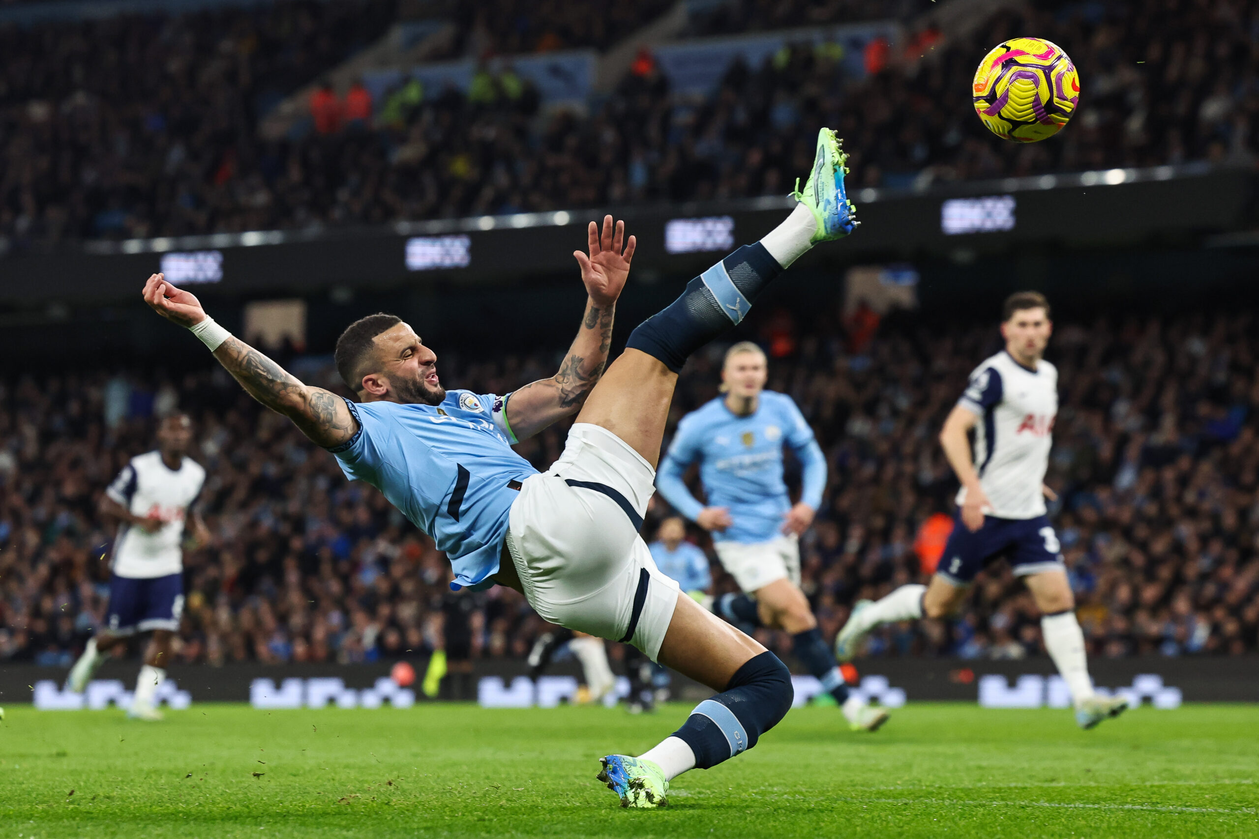 Kyle Walker of Manchester City just fails to connect with a cross during the Premier League match Manchester City vs Tottenham Hotspur at Etihad Stadium, Manchester, United Kingdom, 23rd November 2024

(Photo by Mark Cosgrove/News Images) in ,  on 11/23/2024. (Photo by Mark Cosgrove/News Images/Sipa USA)
2024.11.23 Manchester
pilka nozna liga angielska
Manchester City - Tottenham Hotspur
Foto Mark Cosgrove/News Images/SIPA USA/PressFocus

!!! POLAND ONLY !!!