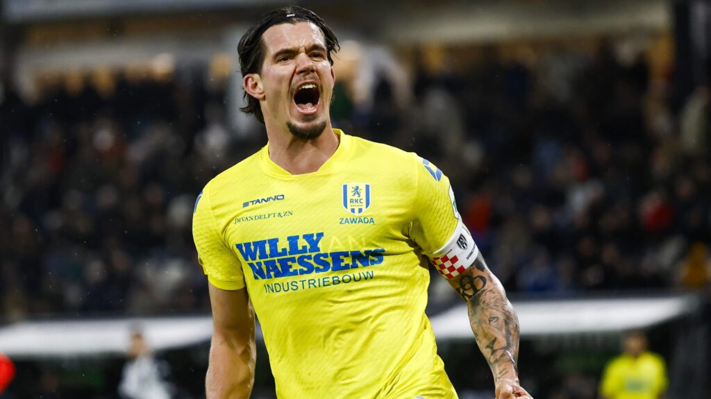 11/23/2024 - ALMELO - Oskar Zawada of RKC Waalwijk cheers after scoring 2-2 during the Dutch Eredivisie match between Heracles Almelo and RKC Waalwijk at the Erve Asito stadium on Nov. 23, 2024 in Almelo, Netherlands. ANP VINCENT JANNINK /ANP/Sipa USA
2024.11.23 Almelo
pilka nozna liga holenderska
Heracles Almelo - RKC Waalwijk
Foto ANP/SIPA USA/PressFocus

!!! POLAND ONLY !!!