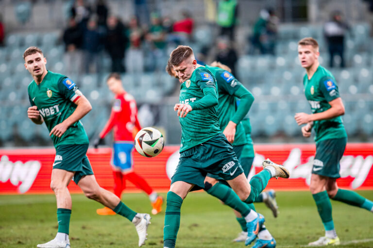 2024.12.03 Wroclaw
pilka nozna Puchar Polski 
Slask Wroclaw - Piast Gliwice
N/z Piotr Samiec Talar gol bramka radosc goal
Foto Mateusz Porzucek PressFocus

2024.12.03 Wroclaw
football Polish Cup
Slask Wroclaw - Piast Gliwice
Piotr Samiec Talar gol bramka radosc goal
Credit: Mateusz Porzucek PressFocus