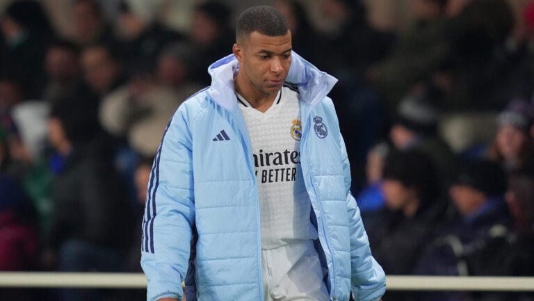 injury to  Real Madrid&#039;s Kylian Mbappe during the Uefa Champions League soccer match between Atalanta BC and Real Madrid at Gewiss Stadium in Bergamo, north Italy - Tuesday , December 10 , 2024. Sport - Soccer . (Photo by Spada/LaPresse) (Photo by Spada/LaPresse/Sipa USA)
2024.12.10 Bergamo
pilka nozna liga mistrzow
Atalanta - Real Madryt
Foto LaPresse/SIPA USA/PressFocus

!!! POLAND ONLY !!!