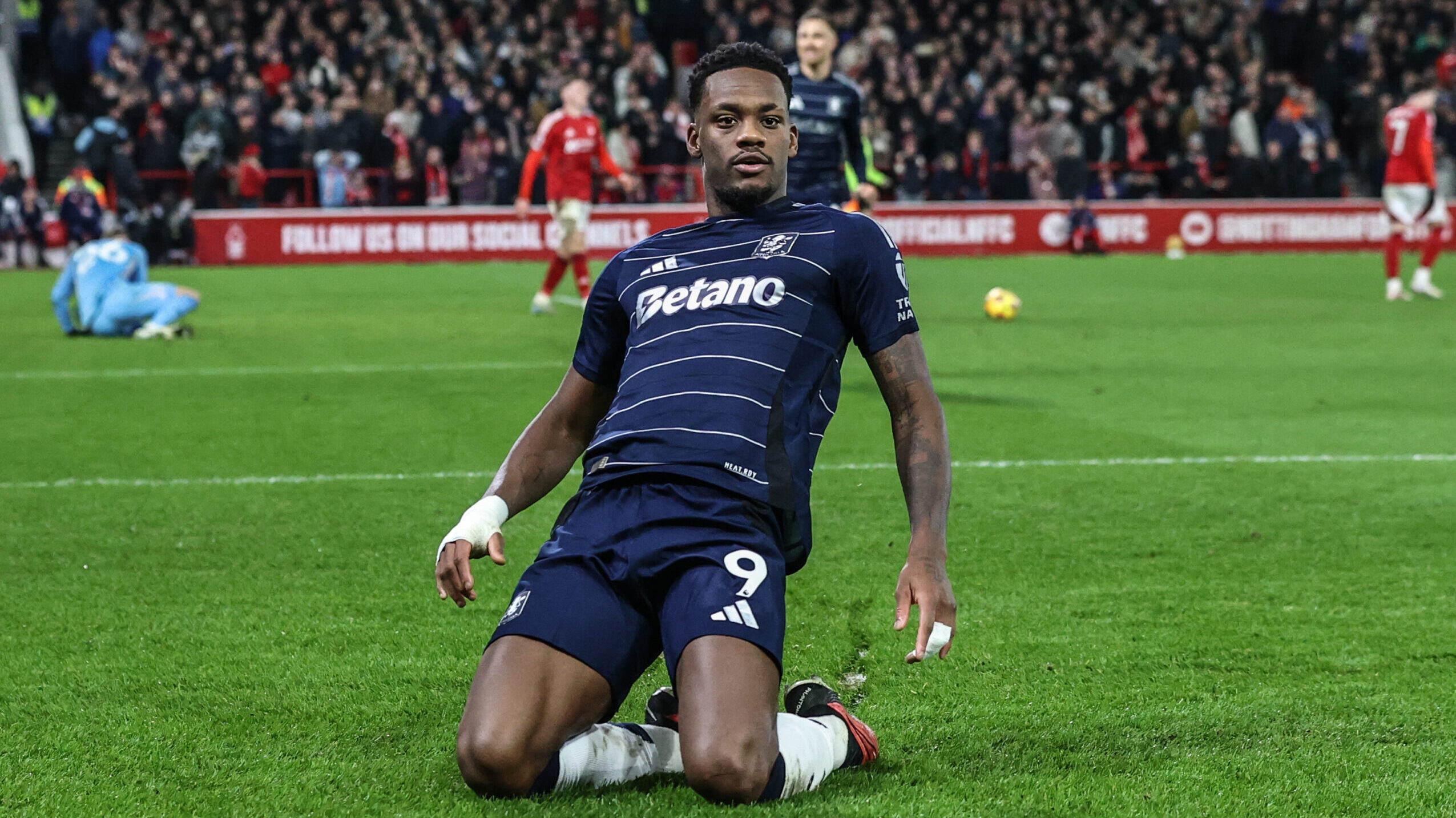 Jhon Duran of Aston Villa celebrates his goal to make it 0-1 during the Premier League match Nottingham Forest vs Aston Villa at City Ground, Nottingham, United Kingdom, 14th December 2024

(Photo by Alfie Cosgrove/News Images) in Nottingham, United Kingdom on 12/14/2024. (Photo by Alfie Cosgrove/News Images/Sipa USA)
2024.12.14 Nottingham
pilka nozna liga angielska
Nottingham Forest - Aston Villa
Foto Alfie Cosgrove/News Images/SIPA USA/PressFocus

!!! POLAND ONLY !!!