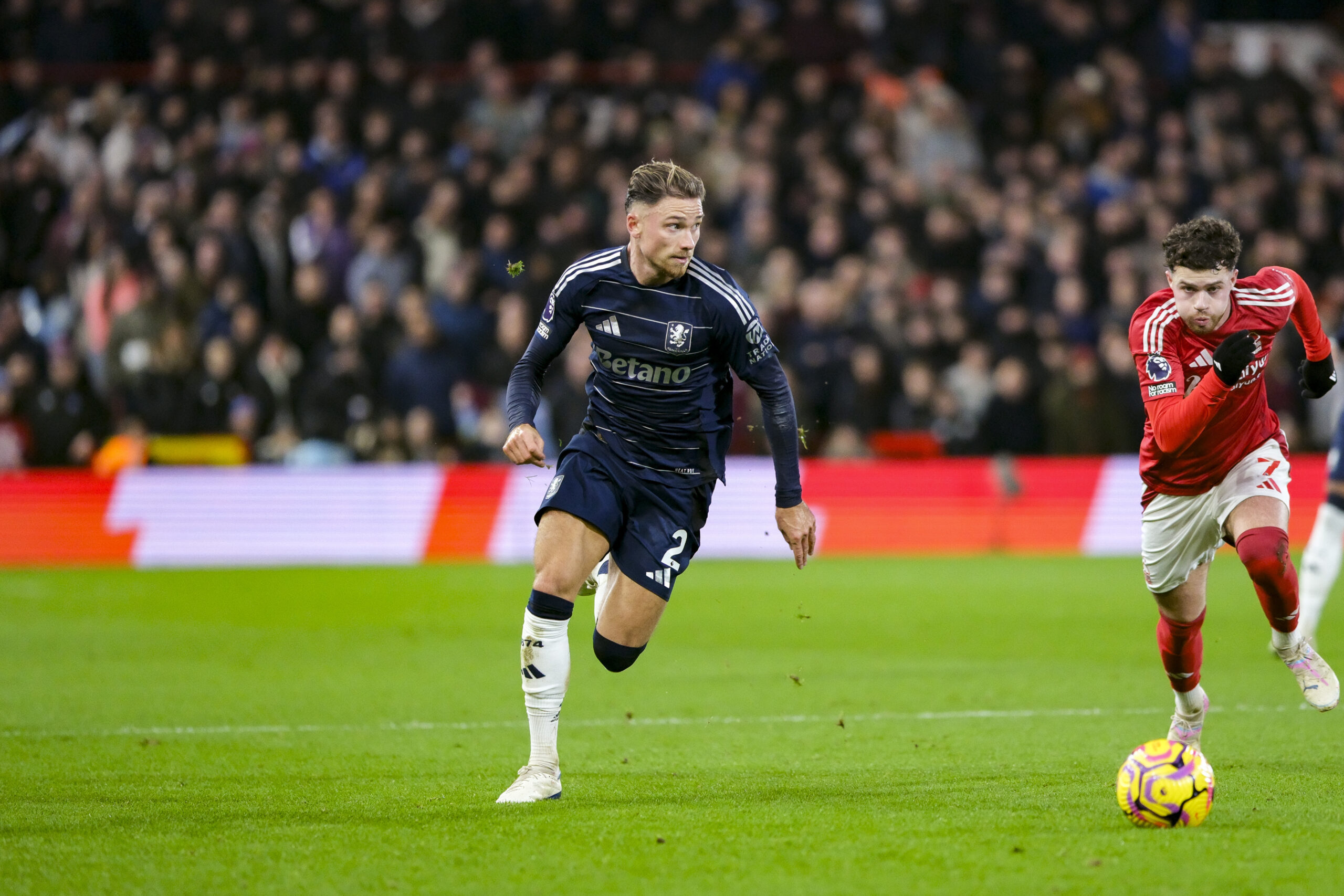 City Ground Stadium NOTTINGHAM, ENGLAND - DECEMBER 14: Matty Cash of Aston Villa runs with the ball during the Premier League 2024/25 Matchweek 10 match between Nottingham Forest and Aston Villa FC at The City Ground Stadium, on December 14, 2024 in Nottingham, England.  (Paul Bonser / SPP) (Photo by Paul Bonser / SPP/Sipa USA)
2024.12.14 Nottingham
pilka nozna liga angielska
Nottingham Forest - Aston Villa
Foto Paul Bonser/SPP/SIPA USA/PressFocus

!!! POLAND ONLY !!!