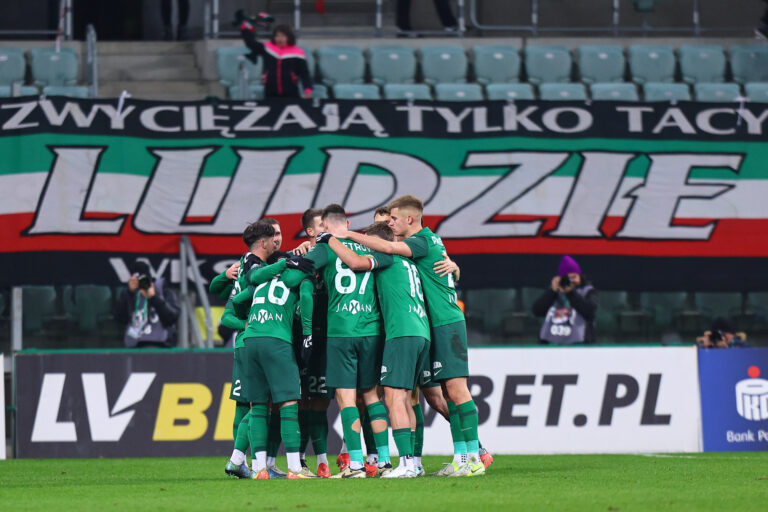 2024.12.14 Wroclaw
pilka nozna PKO Ekstraklasa sezon 2024/2025
Slask Wroclaw - Radomiak Radom
N/z bramka gol radosc na 1-0
Foto Pawel Andrachiewicz / PressFocus

2024.12.14 Wroclaw
Football - Polish PKO Ekstraklasa season 2024/2025
Slask Wroclaw - Radomiak Radom
bramka gol radosc na 1-0
Credit: Pawel Andrachiewicz / PressFocus