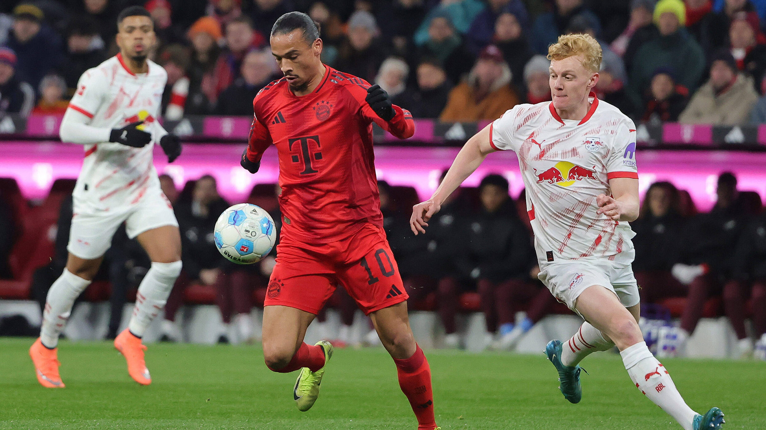 20.12.2024, FC Bayern vs RB Leipzig, Allianz Arena Muenchen, Fussball, im Bild: Benjamin Henrichs RB Leipzig, Leroy Sane FC Bayern Muenchen und Nicolas Seiwald RB Leipzig *** 20 12 2024, FC Bayern vs RB Leipzig, Allianz Arena Muenchen, Football, Sports, in the picture Benjamin Henrichs RB Leipzig , Leroy Sane FC Bayern Muenchen and Nicolas Seiwald RB Leipzig
2024.12.20 Monachium
pilka nozna liga niemiecka
Bayern Monachium - RB Lipsk
Foto IMAGO/PressFocus

!!! POLAND ONLY !!!