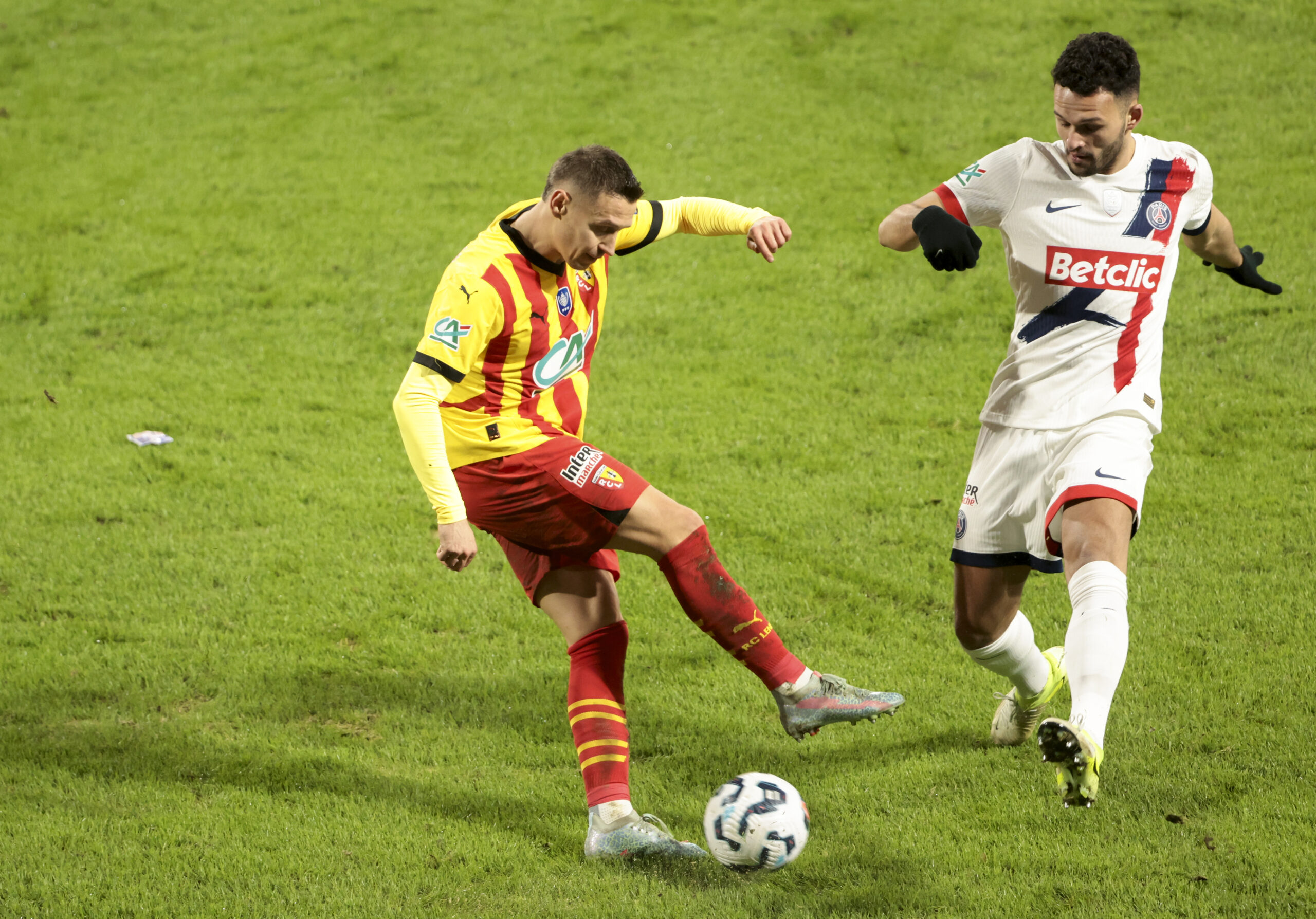 Przemyslaw Frankowski of Lens, Goncalo Ramos of PSG during the French Cup round of 64 football match between RC Lens and Paris Saint-Germain (PSG) on December 22, 2024 at Stade Bollaert-Delelis in Lens, France (Photo by /Sipa USA)
2024.12.22 Lens
pilka nozna , Puchar Francji
RC Lens - Paris Saint-Germain
Foto Jean Catuffe/DPPI/IPA Sport 2/ipa-agency.net/SIPA USA/PressFocus

!!! POLAND ONLY !!!