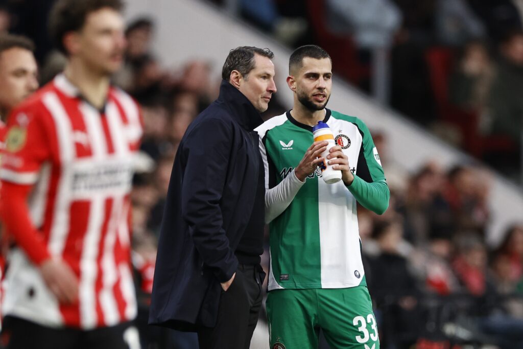 12/22/2024 - EINDHOVEN - (l-r) Feyenoord coach Brian Priske, David Hancko of Feyenoord during the Dutch Eredivisie match between PSV Eindhoven and Feyenoord Rotterdam at Phillips Stadium on Dec. 22, 2024 in Eindhoven, Netherlands. ANP MAURICE VAN STEEN /ANP/Sipa USA
2024.12.22 Dutch Eredivisie
pilka nozna liga holenderska
PSV Eindhoven - Feyenoord Rotterdam
Foto ANP/SIPA USA/PressFocus

!!! POLAND ONLY !!!