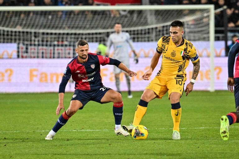 Lautaro Martinez of Inter, Mateusz Wieteska of Cagliari Calcio  during  Cagliari Calcio vs Inter - FC Internazionale, Italian soccer Serie A match in Cagliari, Italy, December 28 2024 (Photo by Luigi Canu/IPA Sport / ipa-agency.net/IPA/Sipa USA)
2024.12.28 Cagliari
pilka nozna Liga Wloska
Cagliari Calcio - Inter Mediolan
Foto Luigi Canu/IPA Sport/ipa-agency.net/SIPA USA/PressFocus

!!! POLAND ONLY !!!