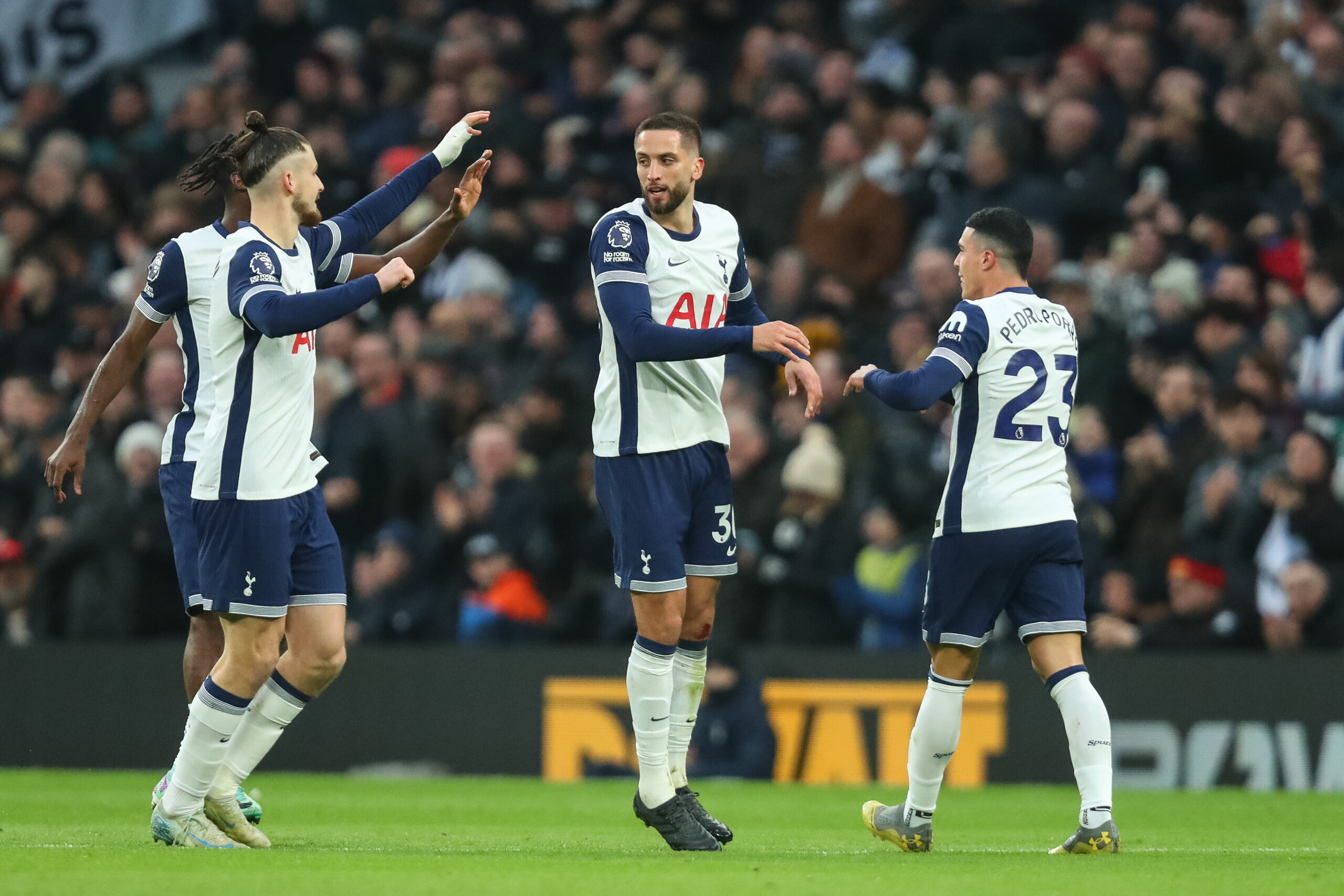 Rodrigo Bentancur of Tottenham Hotspur celebrates his goal to make it 1-1 during the Premier League match Tottenham Hotspur vs Wolverhampton Wanderers at Tottenham Hotspur Stadium, London, United Kingdom, 29th December 2024

(Photo by Izzy Poles/News Images) in London, United Kingdom on 12/29/2024. (Photo by Izzy Poles/News Images/Sipa USA)
2024.12.29 London
pilka nozna liga angielska
Tottenham Hotspur - Wolverhampton Wanderers
Foto Izzy Poles/News Images/SIPA USA/PressFocus

!!! POLAND ONLY !!!