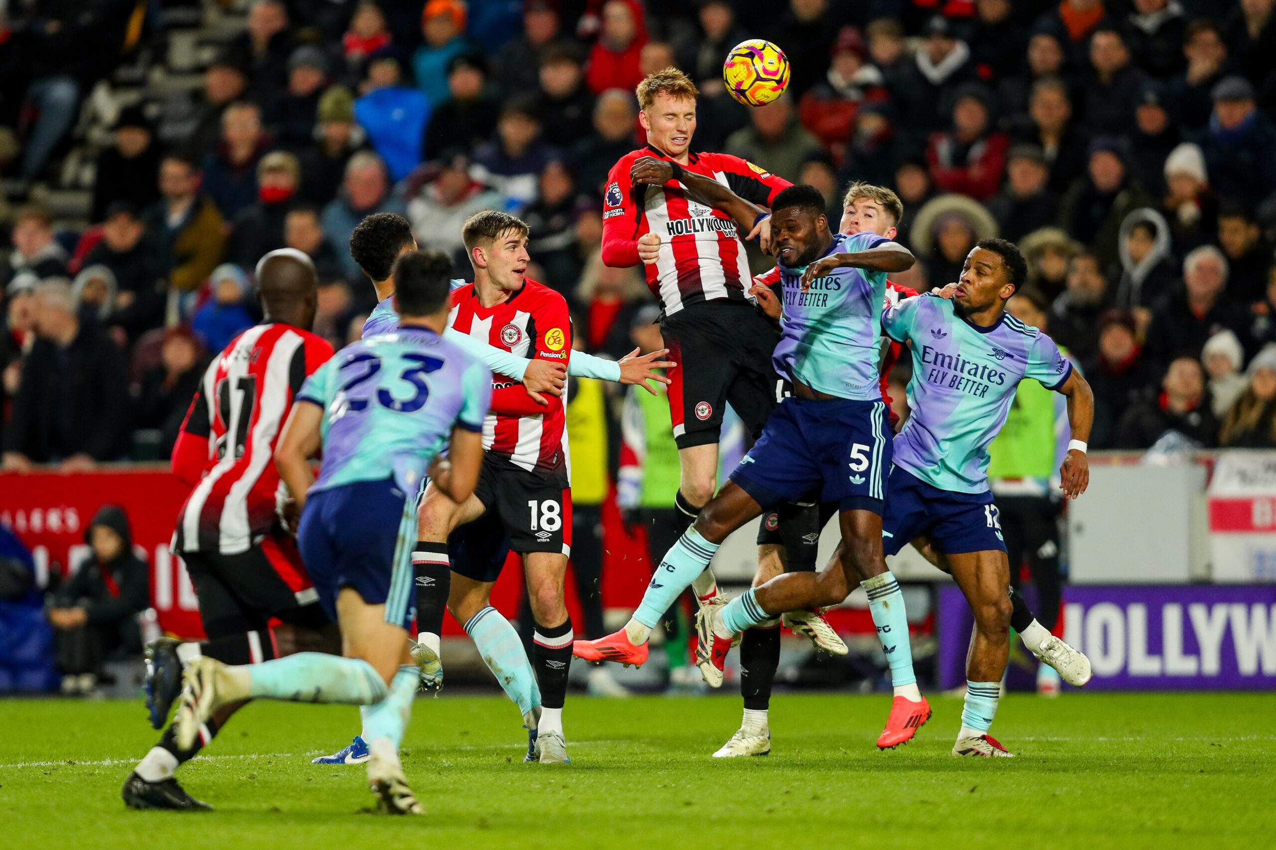 Sepp Van Den Berg of Brentford heads the ball during the Premier League match Brentford vs Arsenal at The Gtech Community Stadium, London, United Kingdom, 1st January 2025

(Photo by Izzy Poles/News Images) in London, United Kingdom on 1/1/2025. (Photo by Izzy Poles/News Images/Sipa USA)
2025.01.01 Londyn
pilka nozna liga angielska
Brentford - Arsenal
Foto News Images/SIPA USA/PressFocus

!!! POLAND ONLY !!!