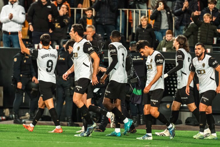 Hugo Duro of Valencia CF celebrating the first goal with teammates during the Spanish championship La Liga football match between Valencia CF and Real Madrid CF on 3 January 2025 at Mestalla stadium in Valencia, Spain (Photo by /Sipa USA)
2025.01.03 Walencja
pilka nozna , liga hiszpanska
Valencia CF - Real Madryt
Foto Alexandre Martins/DPPI/IPA Sport 2/ipa-agency.net/SIPA USA/PressFocus

!!! POLAND ONLY !!!