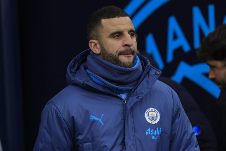 Manchester City v West Ham United Premier League 04/01/2025. Kyle Walker 2 of Manchester City makes his way to the substitutes bench ahead of the Premier League match between Manchester City and West Ham United at the Etihad Stadium, Manchester, England on 4 January 2025. Manchester Etihad Stadium Manchester England Editorial use only DataCo restrictions apply See www.football-dataco.com , Copyright: xConorxMolloyx PSI-21190-0072
2025.01.04 Manchester
pilka nozna liga angielska
Manchester City - West Ham United
Foto IMAGO/PressFocus

!!! POLAND ONLY !!!