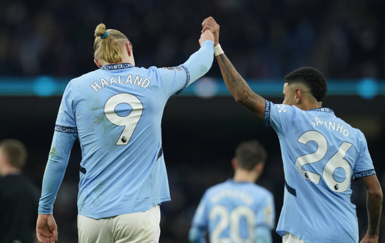 Manchester, England, 4th January 2025. Erling Haaland of Manchester City L celebrates after scoring with Svio of Manchester City during the Premier League match at the Etihad Stadium, Manchester. Picture credit should read: Andrew Yates / Sportimage EDITORIAL USE ONLY. No use with unauthorised audio, video, data, fixture lists, club/league logos or live services. Online in-match use limited to 120 images, no video emulation. No use in betting, games or single club/league/player publications. SPI_095_AY_Man_City_West_Ham SPI-3571-0097
2025.01.04 Manchester
pilka nozna liga angielska
Manchester City - West Ham United
Foto IMAGO/PressFocus

!!! POLAND ONLY !!!