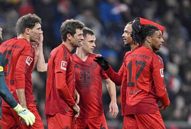 06.01.2025, Fussball 1. Bundesliga 2024/2025, Testspiel: RB Salzburg - FC Bayern Munchen, in der Red Bull Arena Salzburg. v.l. Leon Goretzka FC Bayern Munchen, Thomas Muller FC Bayern Munchen, Joshua Kimmich FC Bayern Munchen, Leroy Sane Bayern Munchen und Michael Olise FC Bayern Munchen jubeln *** 06 01 2025, Football 1 Bundesliga 2024 2025, Test match RB Salzburg FC Bayern Munich, in the Red Bull Arena Salzburg from left Leon Goretzka FC Bayern Munich , Thomas Muller FC Bayern Munich , Joshua Kimmich FC Bayern Munich , Leroy Sane Bayern Munich and Michael Olise FC Bayern Munich cheer
2025.01.06 Salzburg
pilka nozna mecz towarzyski sparing
RB Salzburg - FC Bayern Monachium
Foto IMAGO/PressFocus

!!! POLAND ONLY !!!