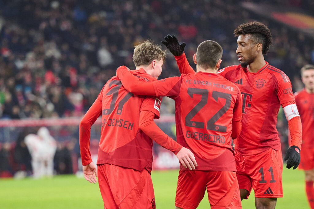 Salzburg, Osterreich 06. Januar 2025: Testspiel - 2024/2025 - RB Salzburg vs. FC Bayern Munchen Im Bild: v.li. Torschutze Jonathan Asp-Jensen FCB jubelt nach seinem Tor zum 0:6 mit seinen Mannschaftskollegen Red Bull Arena *** Salzburg, Austria 06 January 2025 Test match 2024 2025 RB Salzburg vs FC Bayern Munich In the picture from left goal scorer Jonathan Asp Jensen FCB cheers with his teammates after his goal to 0 6 Red Bull Arena Copyright: xFotostandx/xWassmuthx
2025.01.06 Salzburg
pilka nozna mecz towarzyski sparing
RB Salzburg - FC Bayern Monachium
Foto IMAGO/PressFocus

!!! POLAND ONLY !!!