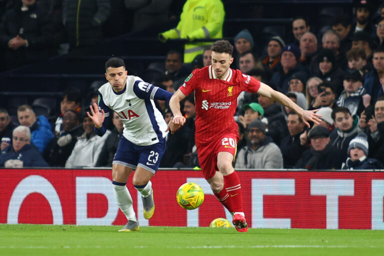 London, England, January 8th 2025: Pedro Porro (23 Tottenham Hotspur) and Diogo Jota (20 Liverpool) fight for the ball during the EFL Cup match between Tottenham Hotspur and Liverpool at Tottenham Hotspur Stadium  in London, England  (Alexander Canillas/SPP) (Photo by Alexander Canillas/SPP/Sipa USA)
2025.01.08 London
pilka nozna puchar ligi angielskiej
Tottenham Hotspur - Liverpool
Foto Alexander Canillas/SPP/SIPA USA/PressFocus

!!! POLAND ONLY !!!