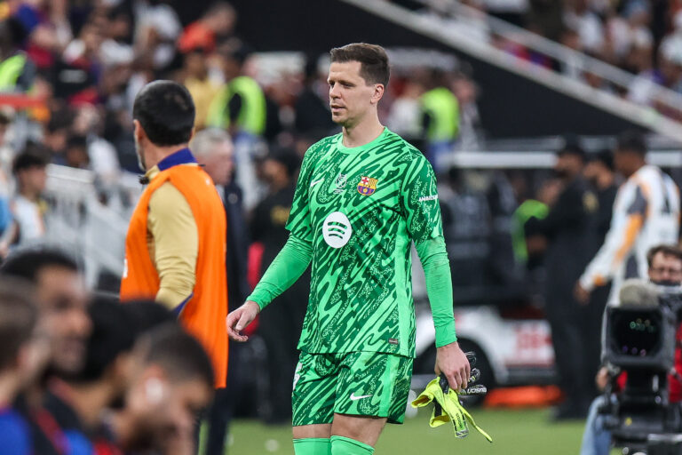 2025.01.12 Jeddah King Abdullah Sports City
pilka nozna Superpuchar Hiszpanii final 2025
Real Madryt - FC Barcelona
N/z Wojciech Szczesny czerwona kartka faul
Foto Szymon Gorski / PressFocus

2025.01.12 Jeddah King Abdullah Sports City
Football Spanish Super Cup final 2025
Real Madryt - FC Barcelona
Wojciech Szczesny czerwona kartka faul
Credit: Szymon Gorski / PressFocus