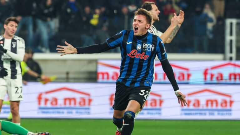 Mateo Retegui of Atalanta BC celebrates after scoring a goal during Serie A 2024/25 football match between Atalanta BC and Juventus FC at Gewiss Stadium (Photo by Fabrizio Carabelli/IPA Sport / ipa-agency.net/IPA/Sipa USA)
2025.01.14 Bergamo
pilka nozna liga wloska
Atalanta BC - Juventus FC
Foto IPA/SIPA USA/PressFocus

!!! POLAND ONLY !!!