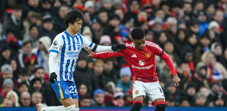 Amad Diallo of Manchester United holds off Kaoru Mitoma of Brighton &amp; Hove Albion during the Premier League match Manchester United vs Brighton and Hove Albion at Old Trafford, Manchester, United Kingdom, 19th January 2025

(Photo by Craig Thomas/News Images) in ,  on 1/19/2025. (Photo by Craig Thomas/News Images/Sipa USA)
2025.01.19 
pilka nozna liga angielska
Manchester United - Brighton and Hove Albion
Foto Craig Thomas/News Images/SIPA USA/PressFocus

!!! POLAND ONLY !!!