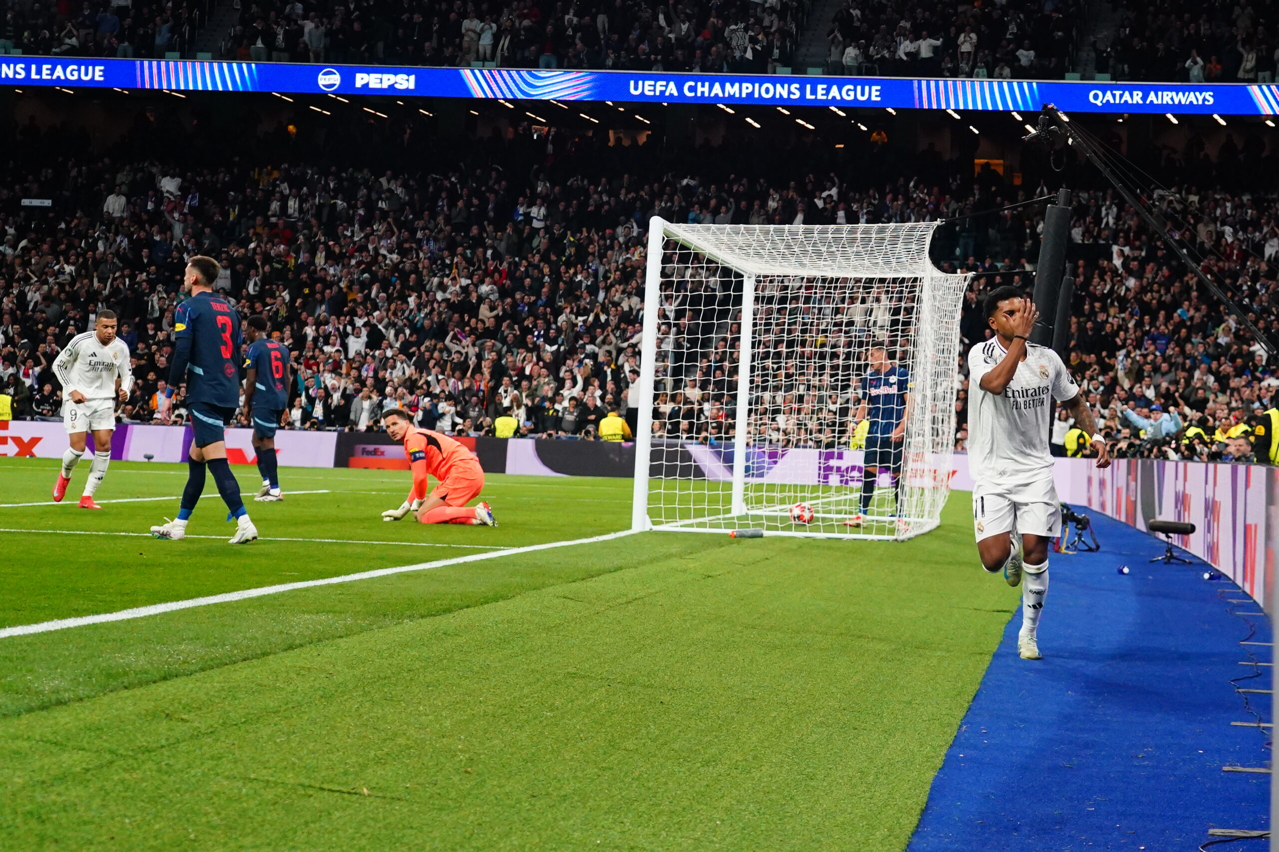 Rodrygo Goes of Real Madrid celebrates the 1-0 during the UEFA Champions League match between Real Madrid and Red Bull Salzburg FC played at Santiago Bernabeu Stadium on January 22, 2025 in Madrid, Spain. (Photo by Bagu Blanco / PRESSINPHOTO)
2024.12.24 Madryt
pilka nozna liga mistrzow
Real Madryt - FC Salzburg
Foto Bagu Blanco/PRESSINPHOTO/SIPA USA/PressFocus

!!! POLAND ONLY !!!