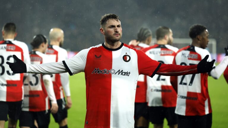 1/22/2025 - ROTTERDAM - Santiago Gimenez of Feyenoord celebrates the 2-0 during the UEFA Champions League match between Feyenoord and FC Bayern Munich at Feyenoord Stadium de Kuip on Jan. 22, 2025 in Rotterdam, Netherlands. ANP ROBIN VAN LONKHUIJSEN /ANP/Sipa USA
2025.01.22 Rotterdam
pilka nozna liga Mistrzow
Feyenoord Rotterdam - Bayern Monachium
Foto ANP/SIPA USA/PressFocus

!!! POLAND ONLY !!!