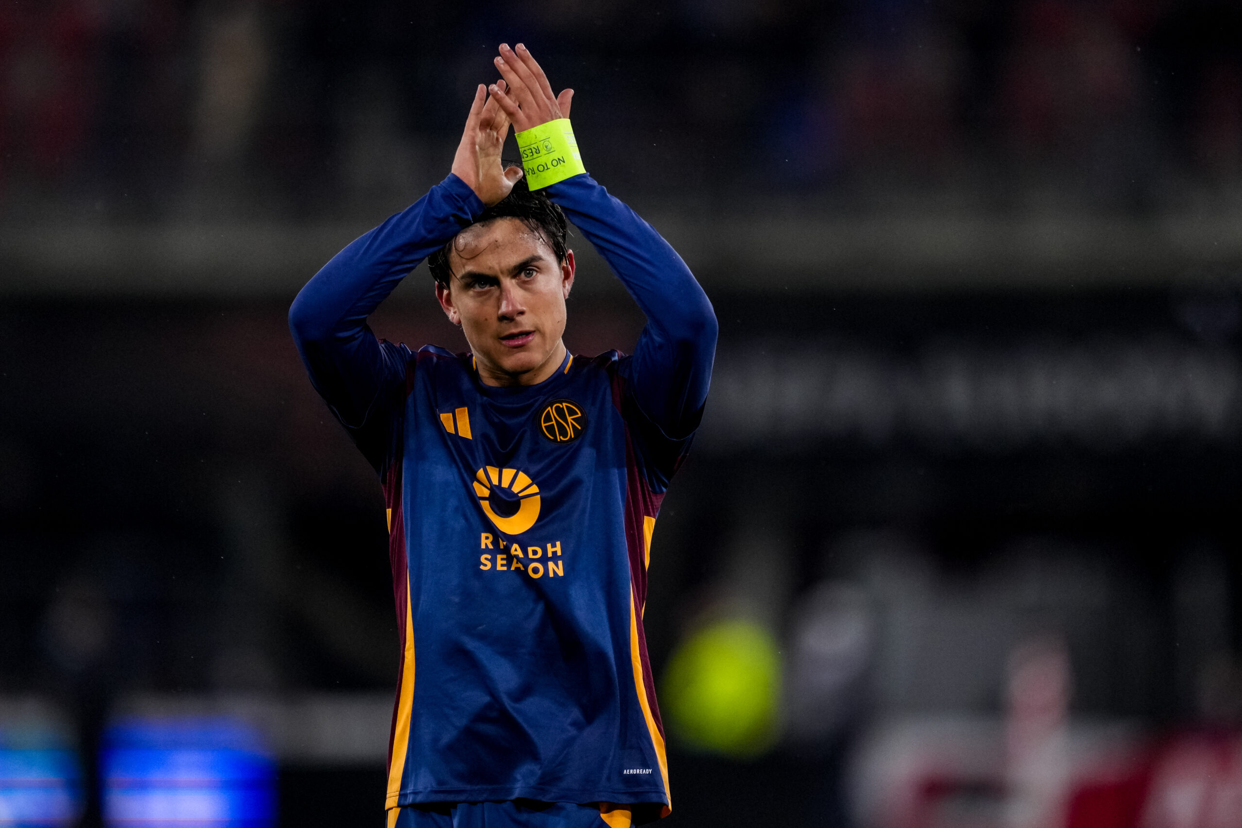 ALKMAAR, NETHERLANDS - JANUARY 23: Paulo Dybala of AS Roma applauds after the UEFA Europa League 2024/25 League Phase MD7 match between AZ and AS Roma at AZ Stadion on January 23, 2025 in Alkmaar, Netherlands. (Photo by Rene Nijhuis/MB Media)
2025.01.23 Alkmaar
pilka nozna Liga Europy
AZ Alkmaar - AS Roma
Foto Rene Nijhuis/MB Media/PressFocus

!!! POLAND ONLY !!!