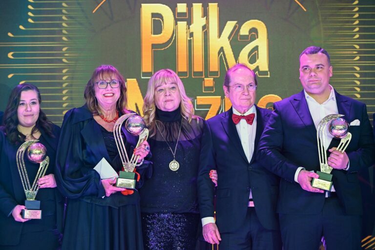 2025.01.27 Warszawa
pilka nozna
Uroczysta gala wreczenia nagrod tygodnika Pilka Nozna
N/z Iwona Lewandowska, mama Roberta Lewandowskiego, Gabriela i Marek Profus, Adrian Siemieniec
Foto Rafal Oleksiewicz / PressFocus

2025.01.27 Warszawa
Football
Uroczysta gala wreczenia nagrod tygodnika Pilka Nozna
Iwona Lewandowska, mama Roberta Lewandowskiego, Gabriela i Marek Profus, Adrian Siemieniec
Credit: Rafal Oleksiewicz / PressFocus