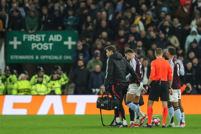 Matty Cash of Aston Villa leaves the pitch with an injury during the UEFA Champions League Matchday 8 of 8 Aston Villa vs Celtic at Villa Park, Birmingham, United Kingdom, 29th January 2025

(Photo by Gareth Evans/News Images) in ,  on 1/29/2025. (Photo by Gareth Evans/News Images/Sipa USA)
2025.01.29 
pilka nozna liga mistrzow
Aston Villa - Celtic
Foto Gareth Evans/News Images/SIPA USA/PressFocus

!!! POLAND ONLY !!!