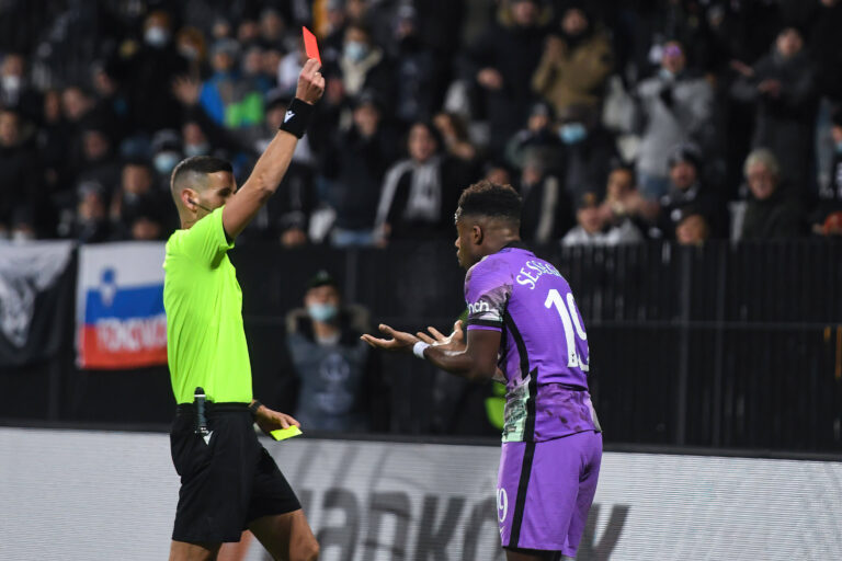 Ryan Sessegnon of Tottenham Hotspur receives a Red card from referee  Antonio Emanuel Carvalho Nobre during the UEFA Europa Conference League group G match between NS Mura and Tottenham Hotspur at Stadion Ljudski Vrt.
(Final score; NS Mura 2:1Tottenham Hotspur) - Milos Vujinovic / SOPA Images//SOPAIMAGES_SOPA012065/2111281044/Credit:SOPA Images/SIPA/2111281052

25.11.2021 Maribor
Pilka Nozna Liga Konferencji Europy UEFA
NS Mura - Tottenham Hotspur
Foto SOPA Images / Sipa / PressFocus 
POLAND ONLY!!